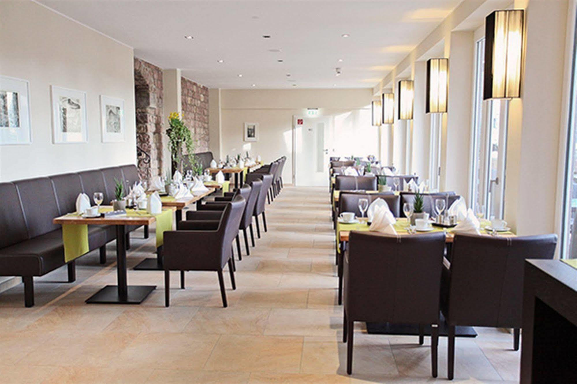 Hotel Palatina "Hotel-Restaurant" Neustadt an der Weinstrasse Exterior photo